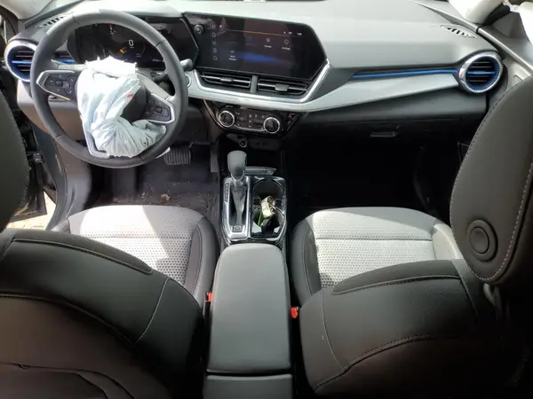 KL77LHEP1SC070518 2025 CHEVROLET TRAX - Image 8