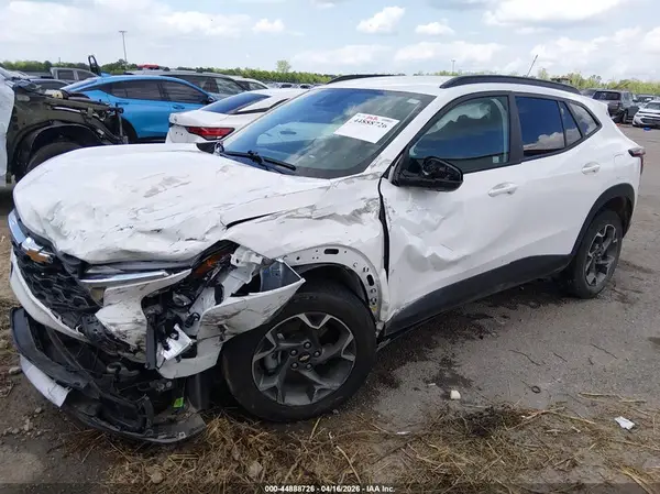 KL77LHEP1SC071085 2025 CHEVROLET TRAX - Image 2