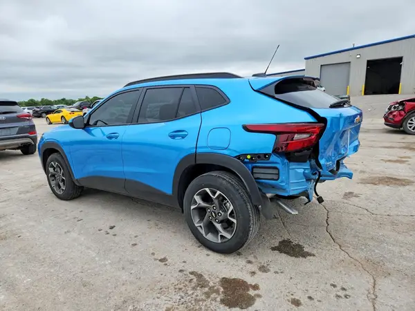 KL77LHEP1SC078473 2025 CHEVROLET TRAX - Image 2