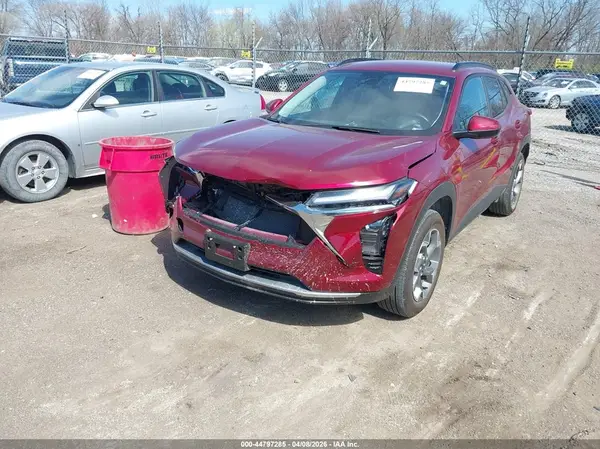 KL77LHEP1SC080448 2025 CHEVROLET TRAX - Image 2