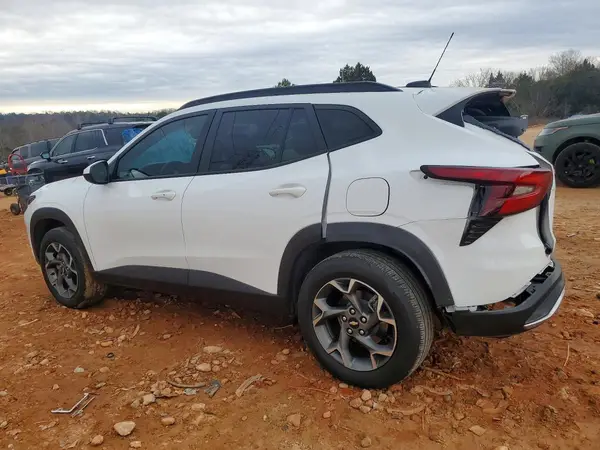 KL77LHEP1SC092373 2025 CHEVROLET TRAX - Image 2