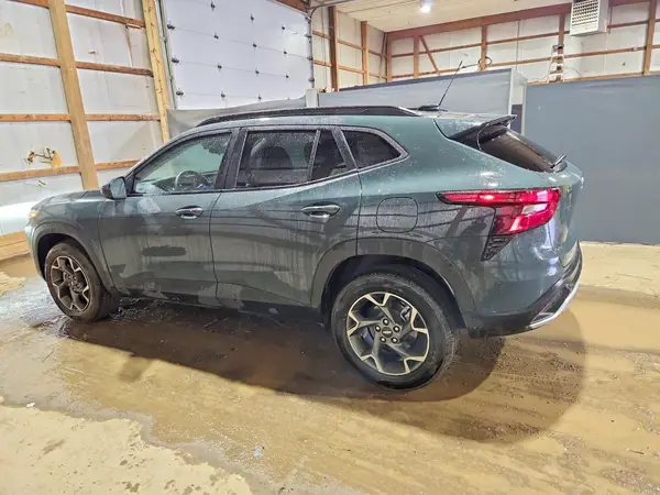 KL77LHEP1SC096343 2025 CHEVROLET TRAX - Image 2