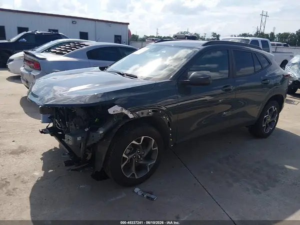 KL77LHEP1SC107809 2025 CHEVROLET TRAX - Image 2