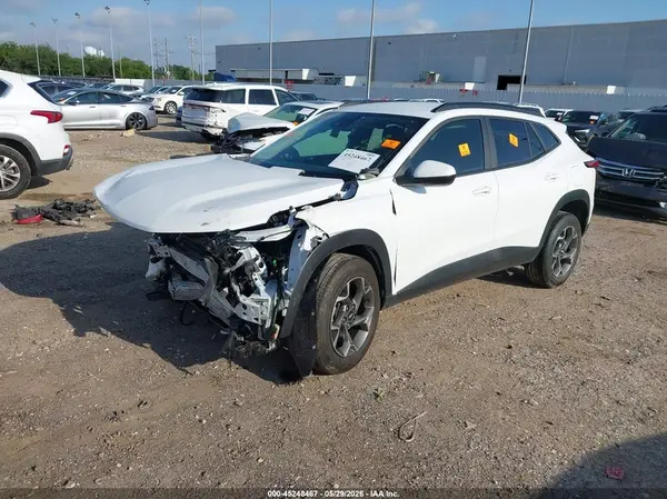 KL77LHEP1SC122309 2025 CHEVROLET TRAX - Image 2