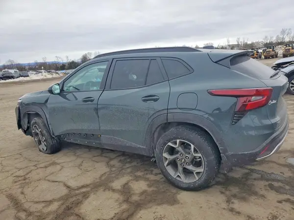 KL77LHEP1SC134475 2025 CHEVROLET TRAX - Image 2