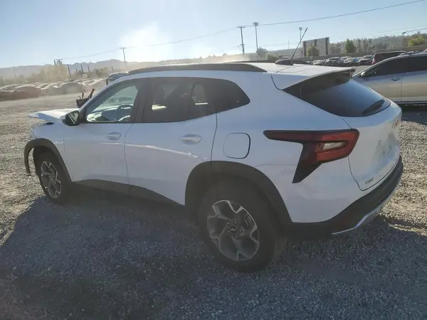 KL77LHEP1SC143466 2025 CHEVROLET TRAX - Image 2