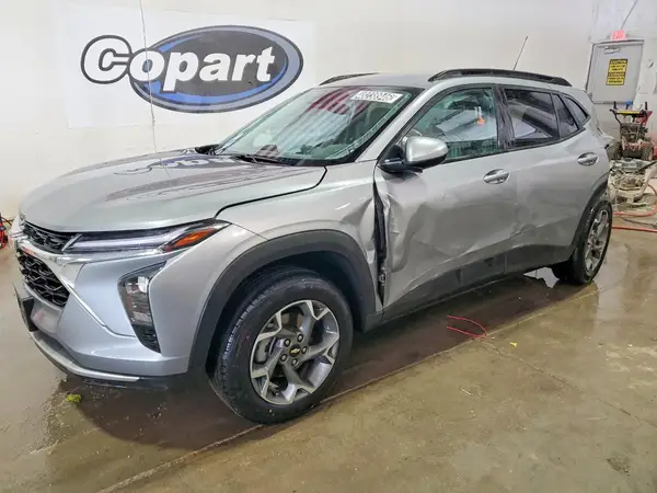 KL77LHEP1SC147131 2025 CHEVROLET TRAX - Image 1