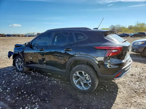 KL77LHEP1SC149641 2025 CHEVROLET TRAX - Image 2