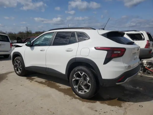 KL77LHEP1SC153947 2025 CHEVROLET TRAX - Image 2