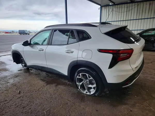 KL77LHEP1SC161854 2025 CHEVROLET TRAX - Image 2