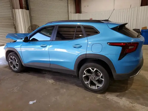 KL77LHEP1SC171090 2025 CHEVROLET TRAX - Image 2