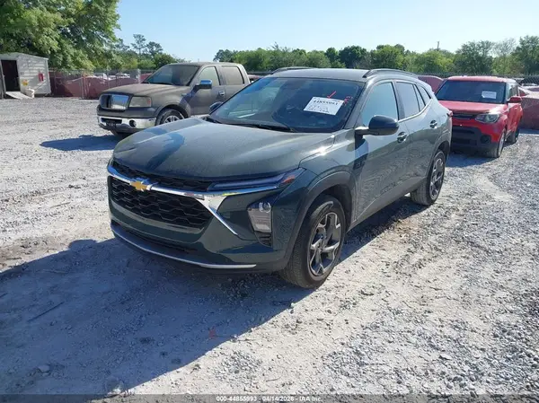 KL77LHEP1SC172904 2025 CHEVROLET TRAX - Image 2