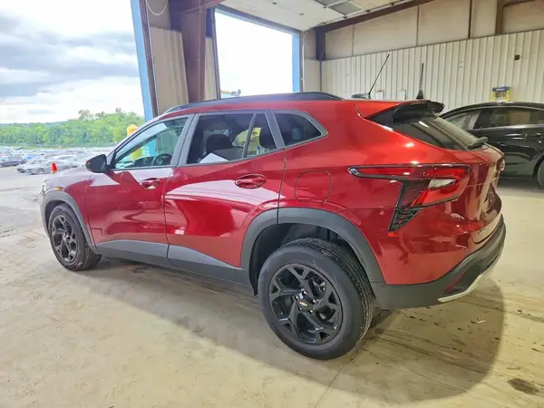 KL77LHEP1SC173471 2025 CHEVROLET TRAX - Image 2