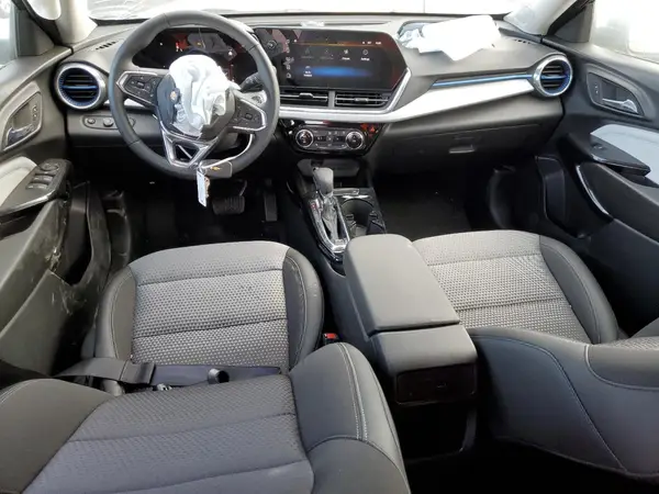 KL77LHEP1SC174636 2025 CHEVROLET TRAX - Image 8