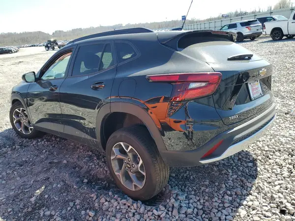 KL77LHEP1SC176774 2025 CHEVROLET TRAX - Image 2