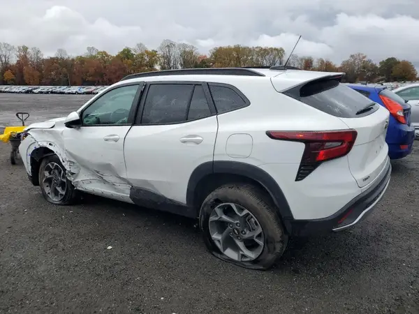 KL77LHEP1SC183479 2025 CHEVROLET TRAX - Image 2