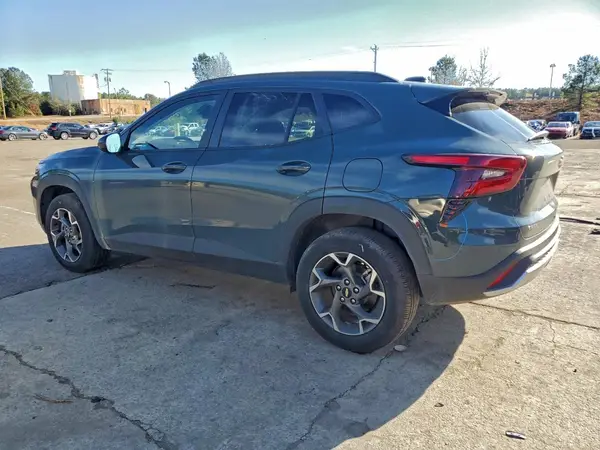 KL77LHEP1SC188035 2025 CHEVROLET TRAX - Image 2