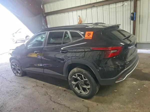 KL77LHEP1SC189766 2025 CHEVROLET TRAX - Image 2