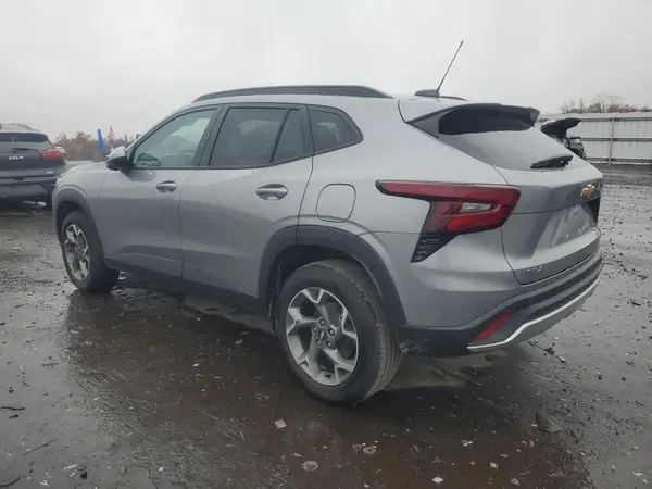 KL77LHEP1SC192313 2025 CHEVROLET TRAX - Image 2