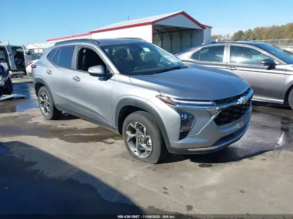KL77LHEP1SC195390 2025 CHEVROLET TRAX - Image 1