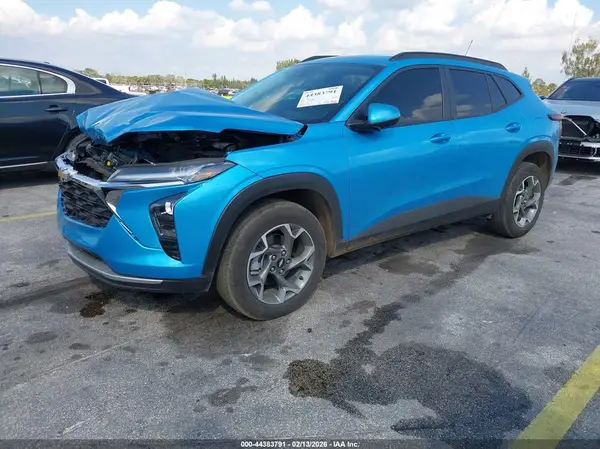 KL77LHEP1SC196006 2025 CHEVROLET TRAX - Image 2