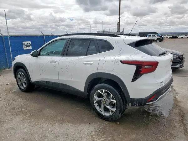 KL77LHEP1SC198077 2025 CHEVROLET TRAX - Image 2