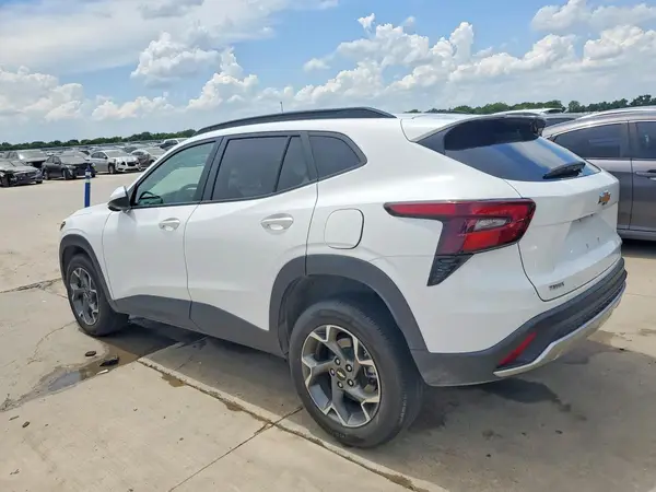 KL77LHEP1SC204539 2025 CHEVROLET TRAX - Image 2