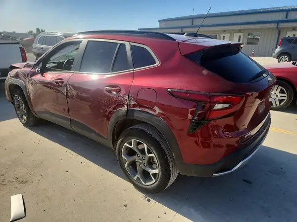 KL77LHEP1SC208428 2025 CHEVROLET TRAX - Image 2