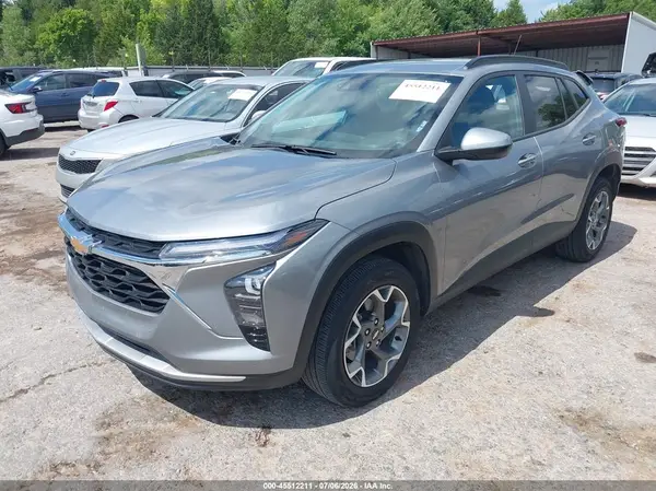 KL77LHEP1SC212933 2025 CHEVROLET TRAX - Image 2