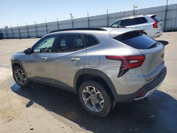 KL77LHEP1SC223625 2025 CHEVROLET TRAX - Image 2