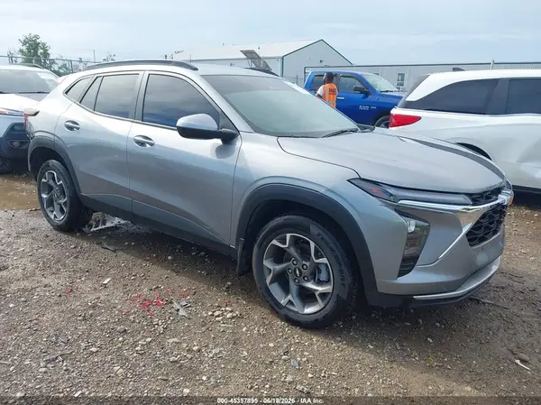 KL77LHEP1SC225052 2025 CHEVROLET TRAX - Image 1
