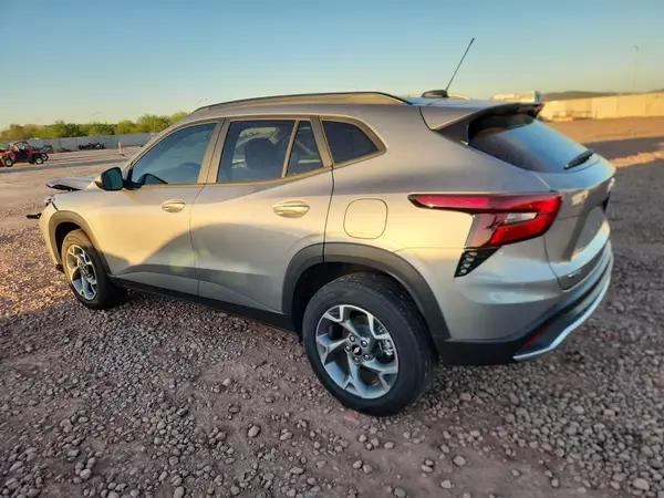KL77LHEP1SC225973 2025 CHEVROLET TRAX - Image 2