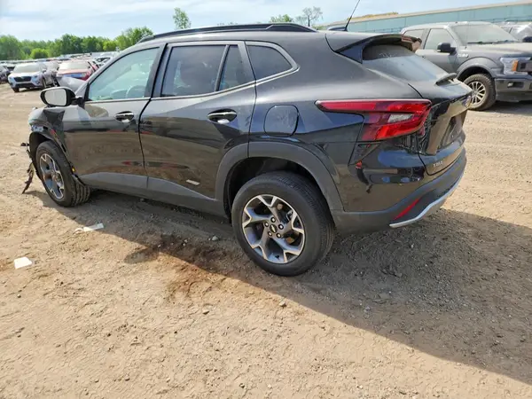 KL77LHEP1SC228419 2025 CHEVROLET TRAX - Image 2