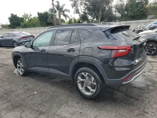 KL77LHEP1SC228842 2025 CHEVROLET TRAX - Image 2