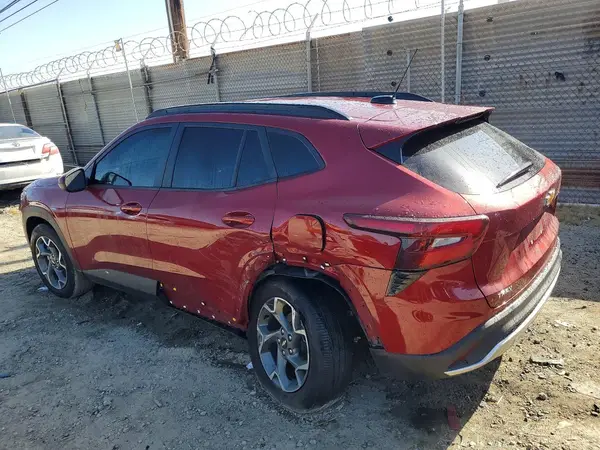 KL77LHEP1SC230428 2025 CHEVROLET TRAX - Image 2