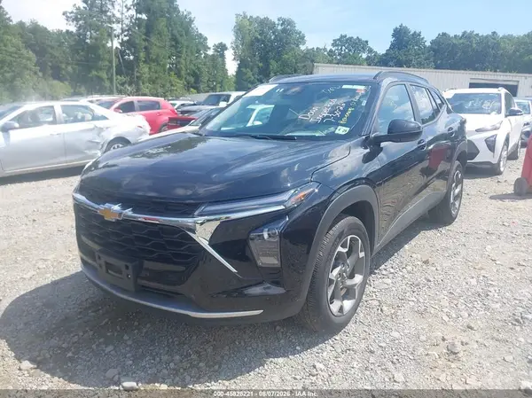 KL77LHEP1SC233183 2025 CHEVROLET TRAX - Image 2