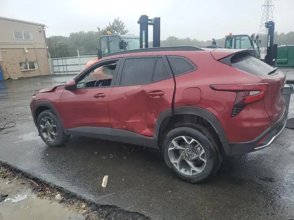 KL77LHEP1SC234866 2025 CHEVROLET TRAX - Image 2