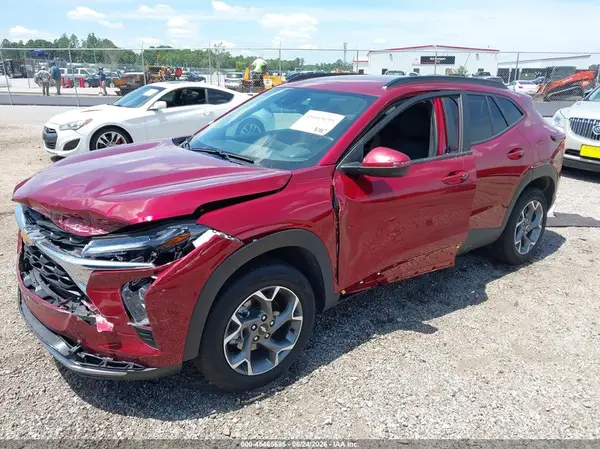 KL77LHEP1SC237394 2025 CHEVROLET TRAX - Image 2
