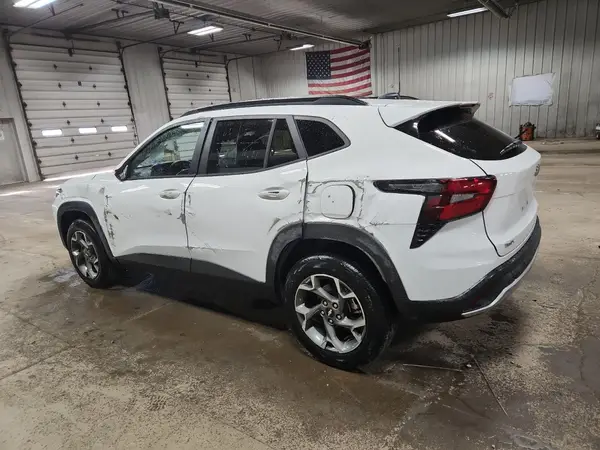 KL77LHEP1SC237637 2025 CHEVROLET TRAX - Image 2