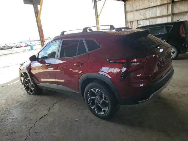 KL77LHEP1SC244944 2025 CHEVROLET TRAX - Image 2