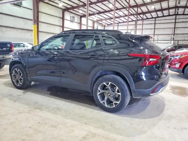 KL77LHEP1SC246709 2025 CHEVROLET TRAX - Image 2