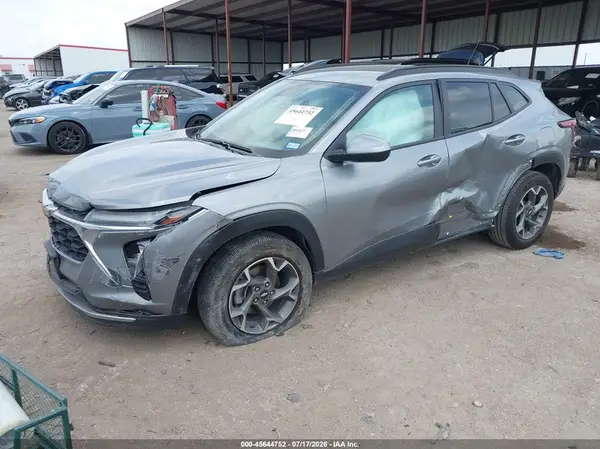KL77LHEP1SC247441 2025 CHEVROLET TRAX - Image 2