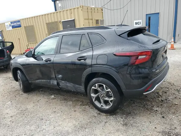 KL77LHEP1SC258441 2025 CHEVROLET TRAX - Image 2