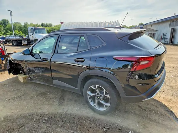 KL77LHEP1SC259024 2025 CHEVROLET TRAX - Image 2