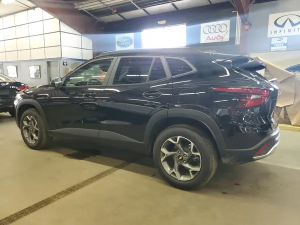 KL77LHEP1SC262876 2025 CHEVROLET TRAX - Image 2