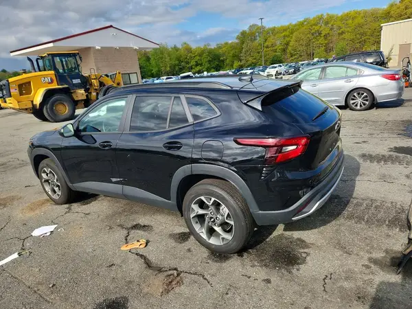KL77LHEP1SC265289 2025 CHEVROLET TRAX - Image 2