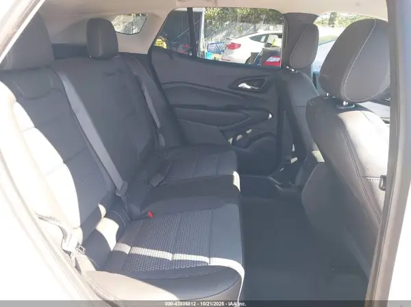 KL77LHEP1SC266071 2025 CHEVROLET TRAX - Image 8