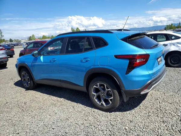 KL77LHEP1SC270430 2025 CHEVROLET TRAX - Image 2
