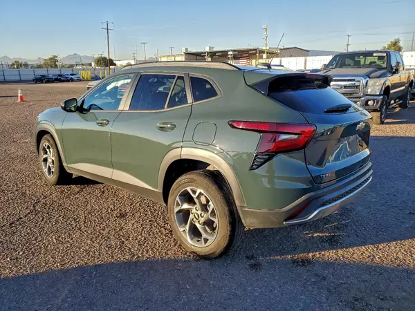 KL77LHEP1SC272453 2025 CHEVROLET TRAX - Image 2