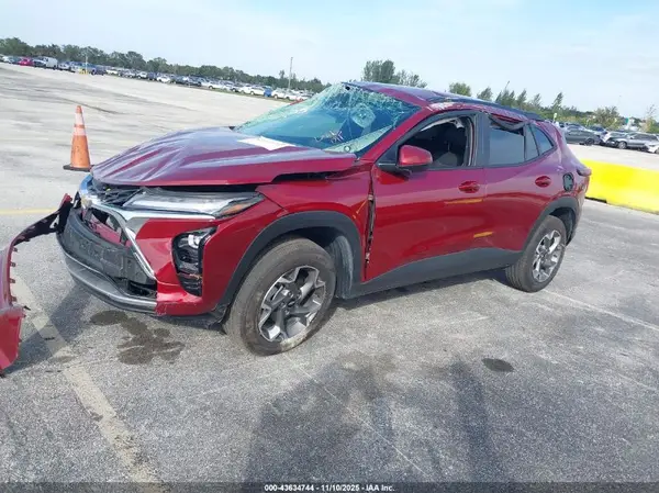 KL77LHEP1SC277376 2025 CHEVROLET TRAX - Image 2